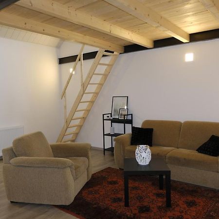 Kajari Apartmanhaz Balatonfőkajár Buitenkant foto