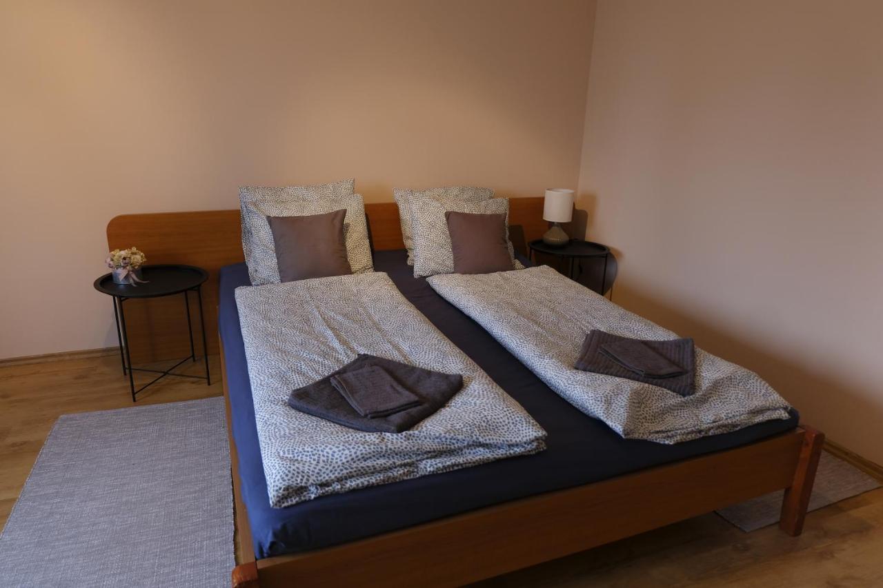 Kajari Apartmanhaz Balatonfőkajár Buitenkant foto