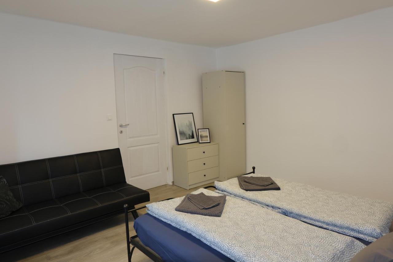 Kajari Apartmanhaz Balatonfőkajár Buitenkant foto