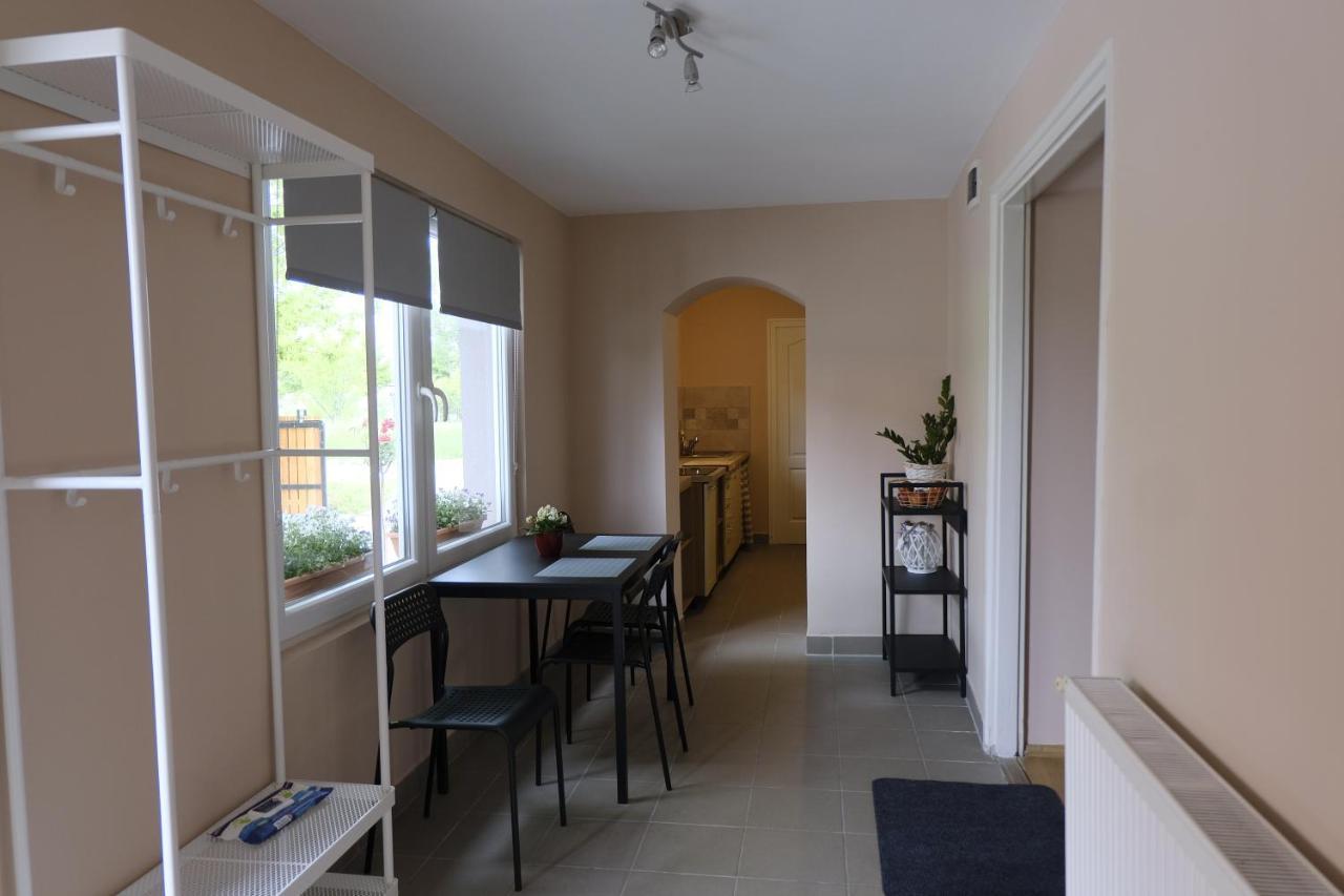 Kajari Apartmanhaz Balatonfőkajár Buitenkant foto