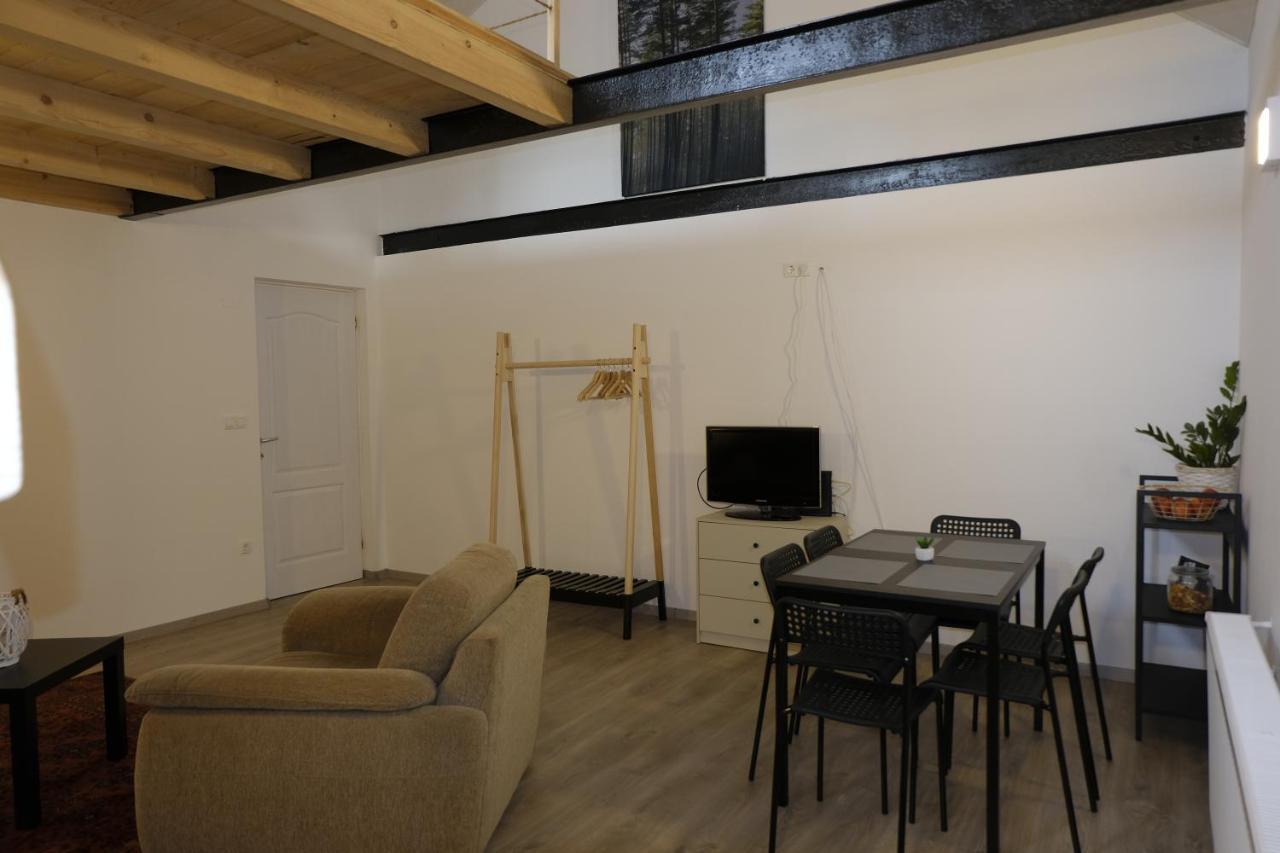 Kajari Apartmanhaz Balatonfőkajár Buitenkant foto
