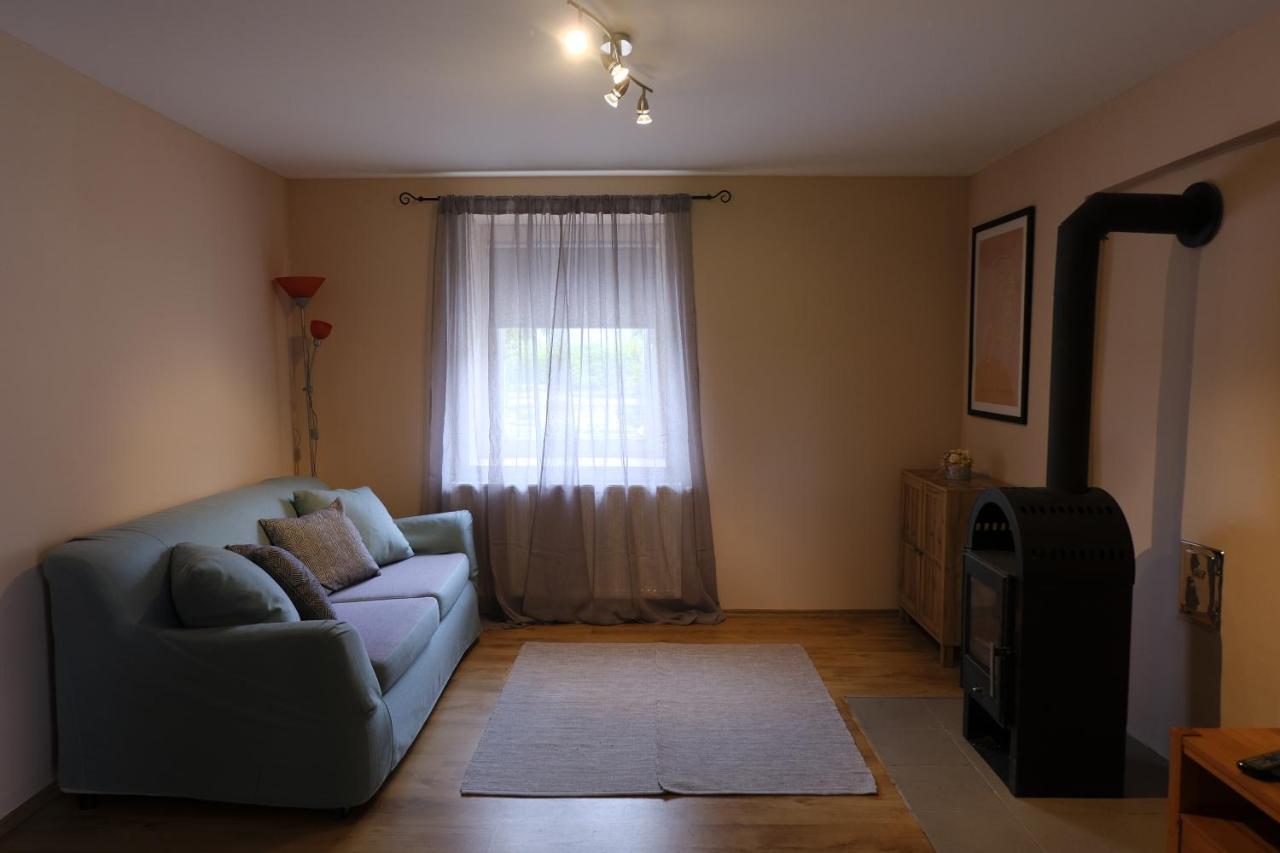 Kajari Apartmanhaz Balatonfőkajár Buitenkant foto